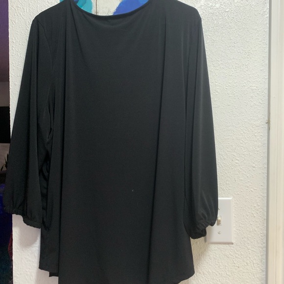 Classic Blouse for Your Closet - Picture 7 of 7